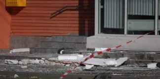 Prefectura Galați anunță relocarea persoanelor afectate de prăbușirea unei drone într-un imobil pus la dispoziție de Primărie și măsuri de siguranță pentru clădire.