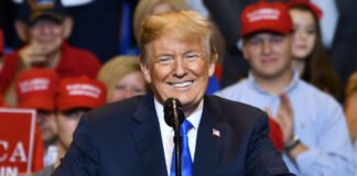 Donald Trump se compară cu Elvis Presley și dezvăluie planuri pentru un miting impresionant denumit „America se întoarce”