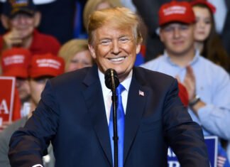 Donald Trump se compară cu Elvis Presley și dezvăluie planuri pentru un miting impresionant denumit „America se întoarce”
