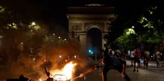 Haos după victoria PSG: Întâlnire violentă între suporteri și poliție pe străzile Parisului