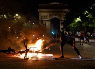 Haos după victoria PSG: Întâlnire violentă între suporteri și poliție pe străzile Parisului
