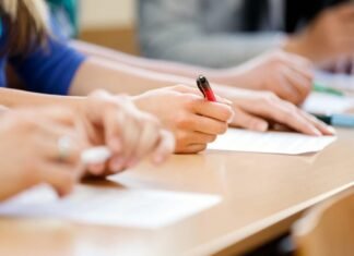 Evaluarea Națională 2026: Informații esențiale pentru părinți și elevii de clasa a VIII-a