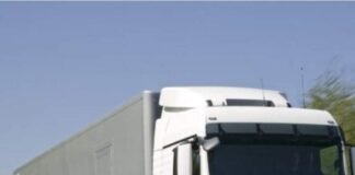 Sofer de TIR român, neplătit de angajator, și-a vândut camionul împreună cu încărcătura: „Nu mi-a dat bani de 3 luni, am familii de hrănit și nu-mi răspundea la mesaje”