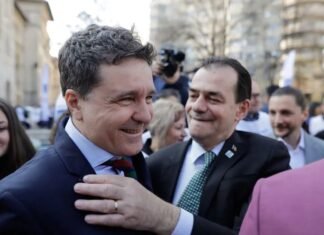 Critici asupra direcției politice și alianțelor din ultimul an