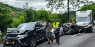 Accident în lanț pe Valea Oltului: Circulația a fost blocată după coliziunea a cinci mașini