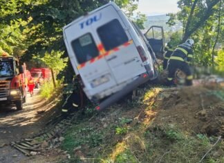 Antrenorul Adrian Ropotan a fost resuscitat după un grav accident rutier în Argeș, în care a fost implicată echipa secundă a lui Dinamo.