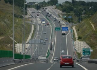 O nouă taxă de drum în România: Cine trebuie să plătească, care sunt costurile și data de aplicare.