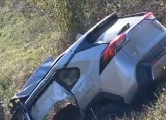 O femeie a decedat după ce mașina s-a răsturnat în șanț, iar alte trei persoane au fost rănite în accidentul din Vaslui.