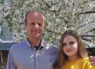 Mihai și fiica lui, Denisa, au decedat într-un accident de muncă în Irlanda, tragicul eveniment având loc chiar de ziua aniversării căsătoriei părinților tinerei.